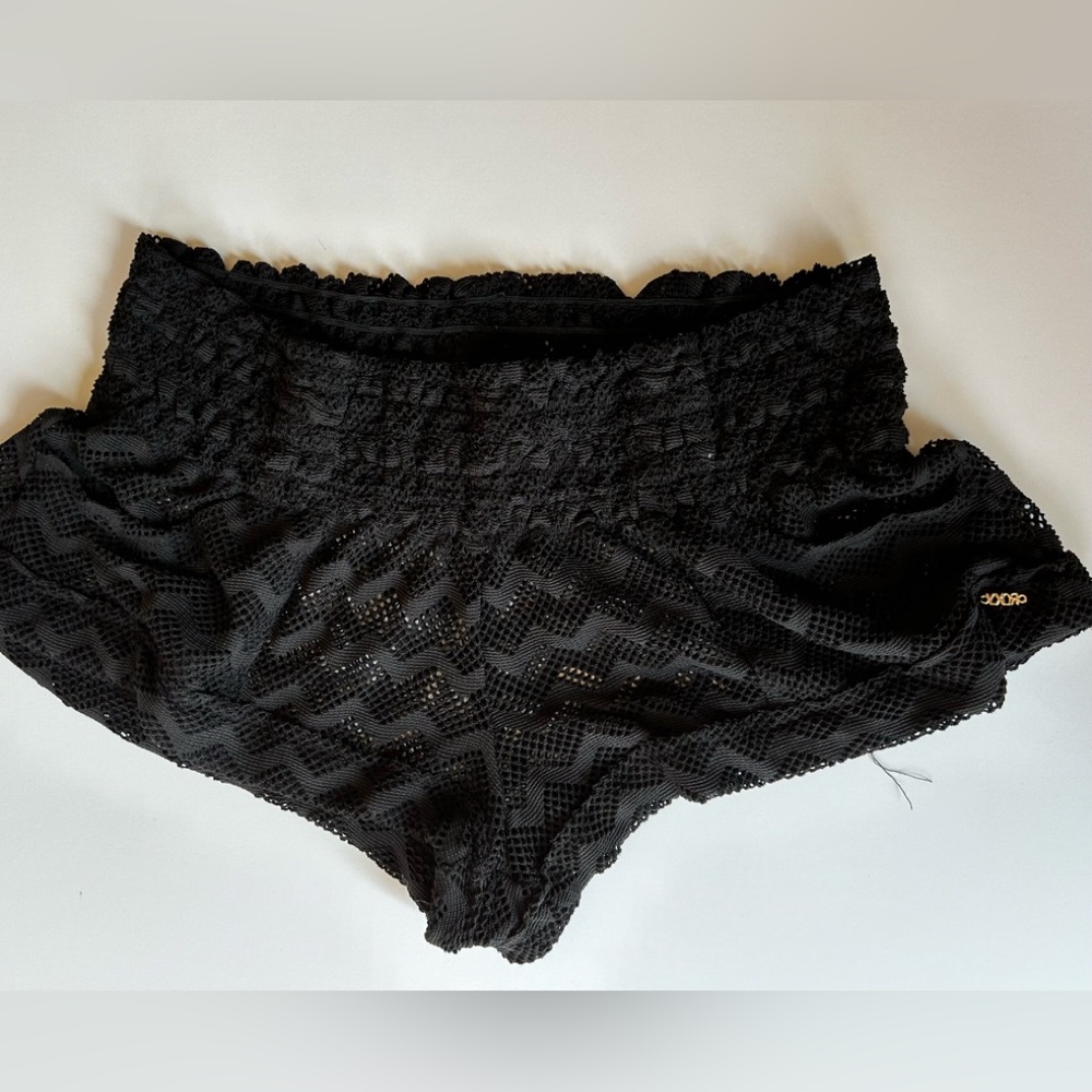 Very Good Used Condition Lace Open Stitch Bathing Suit Cover Up Size Large